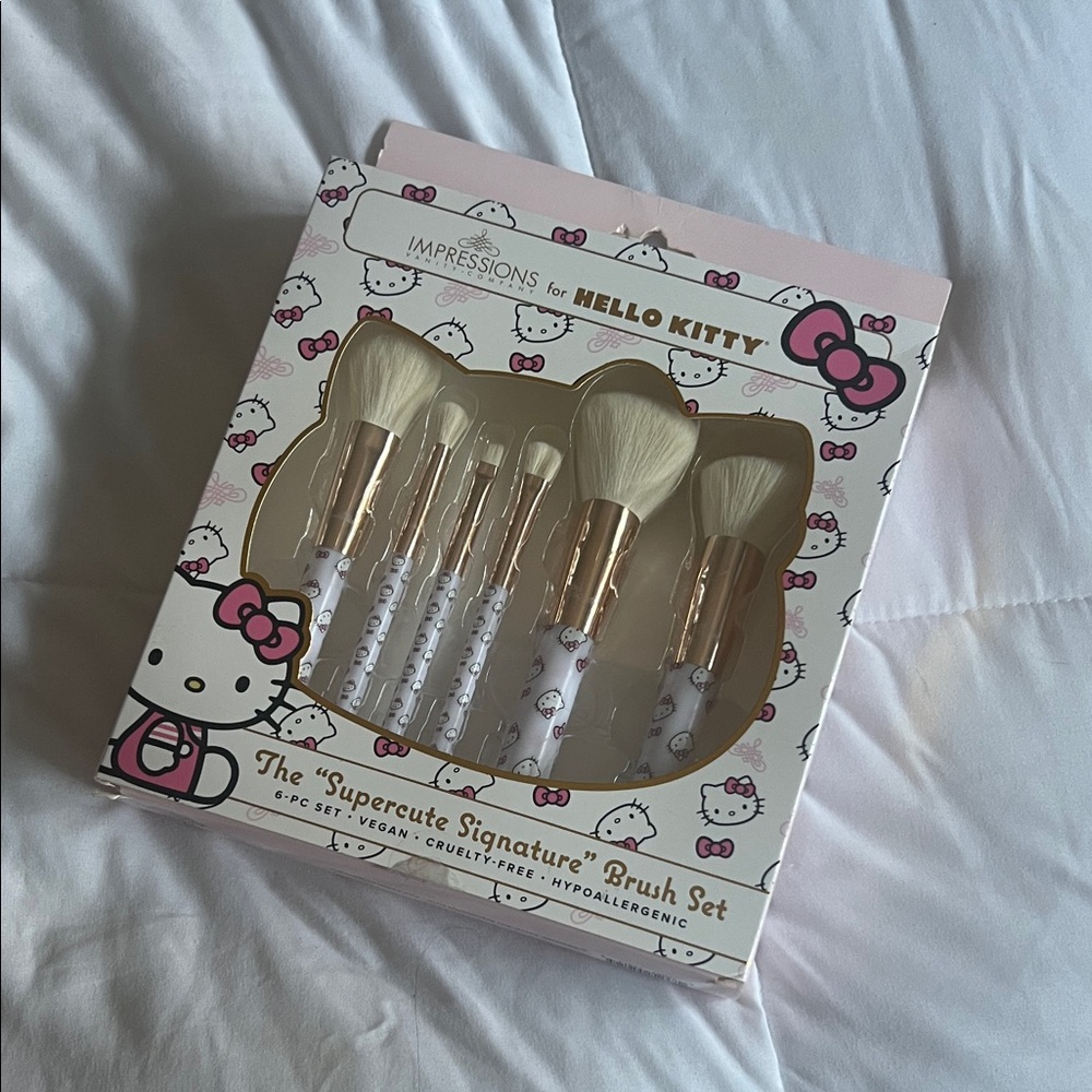 Hello Kitty Signature Brush Set with Pink and White Accents